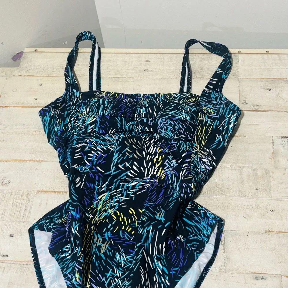 ❤️Calvin Klein Geometric One Piece Swimsuit-Sz M (8-10) - Picture 2 of 5